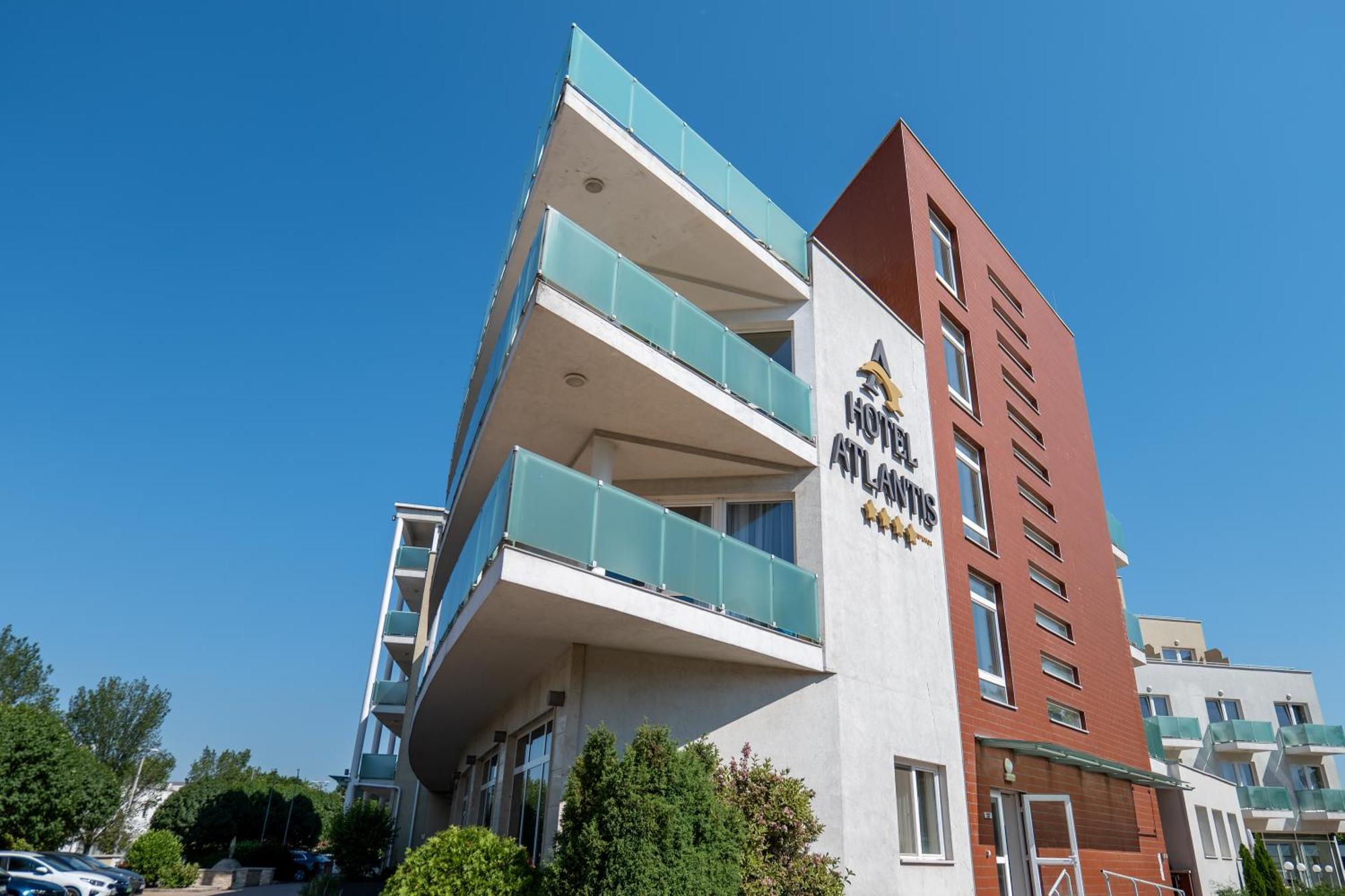 Hotel Atlantis Wellness & Conference Hajduszoboszlo Exterior photo